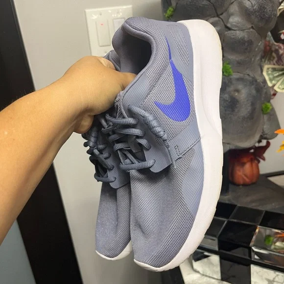 Nike Women's Athletic Shoes in Gray with Blue Accents - Picture 7 of 8